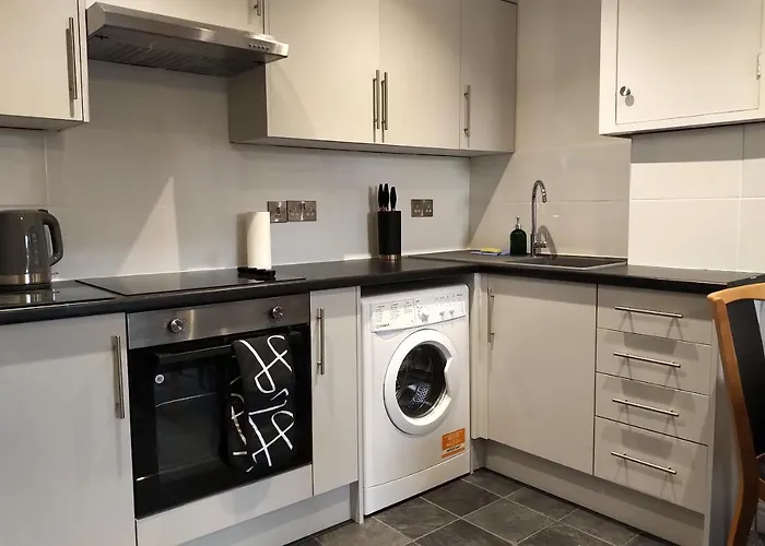 Oliver Wests Beautiful 2 Bedroom Sleeps 4 Apartment